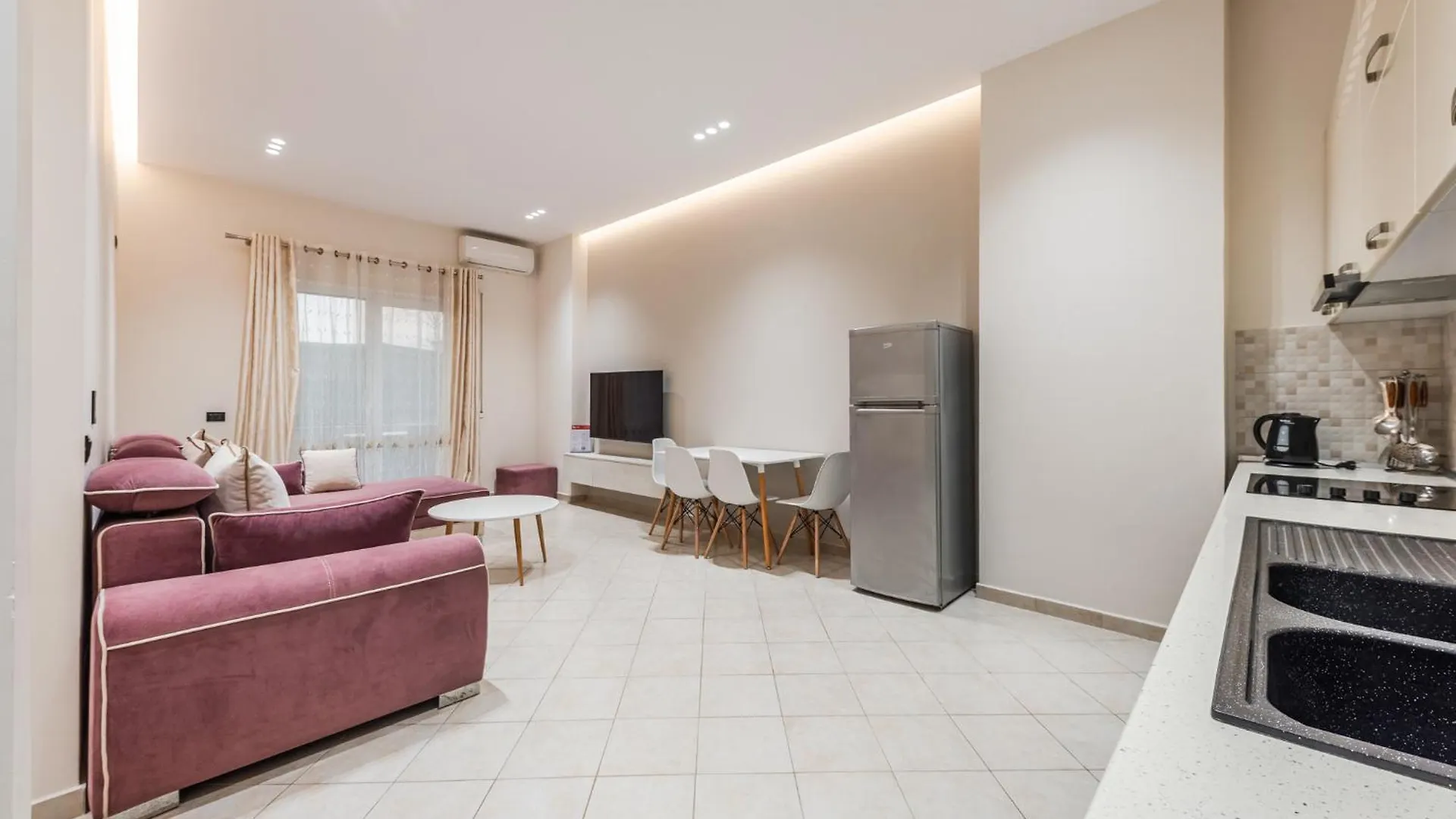 Easy Stay Residences Golem  Apartment