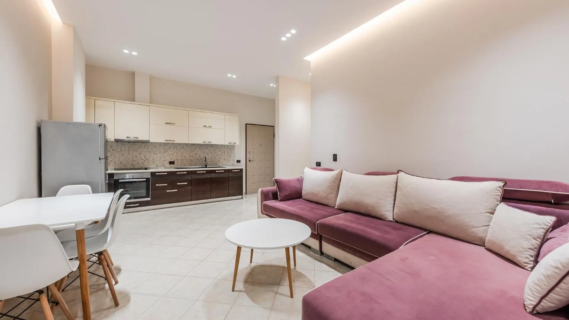 Apartment Easy Stay Residences Golem
