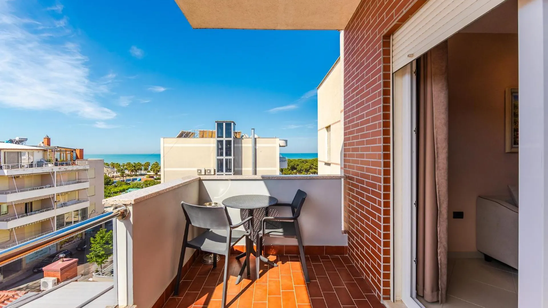 Apartment Easy Stay Residences Golem